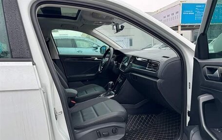 Volkswagen T-Roc I, 2023 год, 1 650 000 рублей, 6 фотография