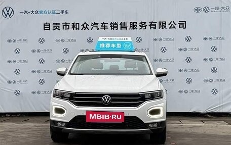 Volkswagen T-Roc I, 2023 год, 1 650 000 рублей, 2 фотография