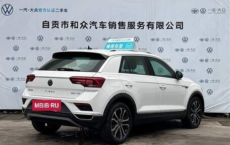 Volkswagen T-Roc I, 2023 год, 1 650 000 рублей, 3 фотография