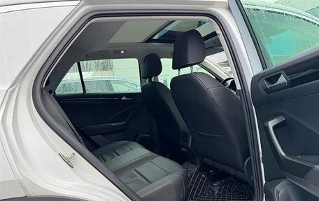 Volkswagen T-Roc I, 2023 год, 1 650 000 рублей, 10 фотография