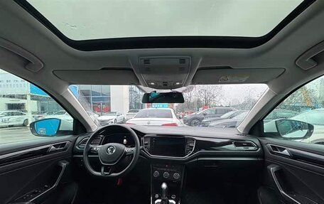 Volkswagen T-Roc I, 2023 год, 1 650 000 рублей, 9 фотография