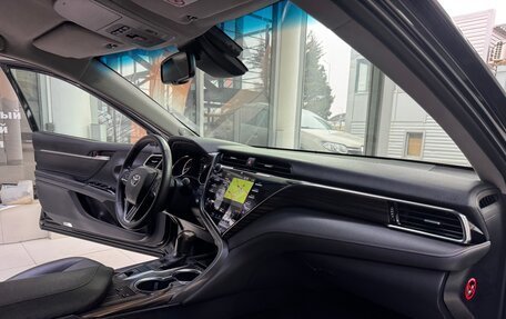 Toyota Camry, 2018 год, 2 780 000 рублей, 9 фотография