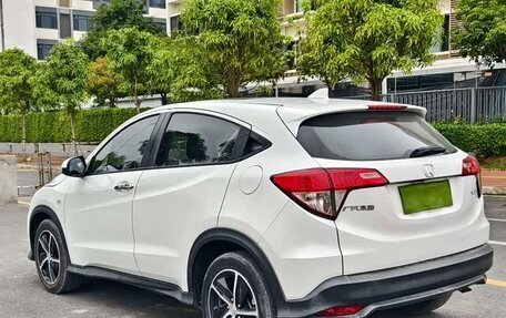 Honda Vezel, 2022 год, 1 330 000 рублей, 6 фотография