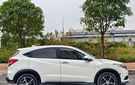 Honda Vezel, 2022 год, 1 330 000 рублей, 8 фотография