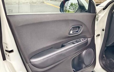 Honda Vezel, 2022 год, 1 330 000 рублей, 10 фотография