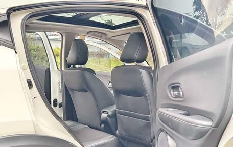 Honda Vezel, 2022 год, 1 330 000 рублей, 12 фотография