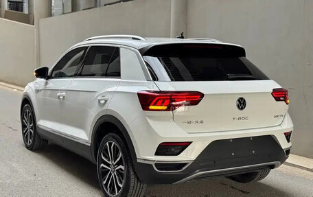 Volkswagen T-Roc I, 2023 год, 1 697 000 рублей, 5 фотография