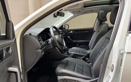 Volkswagen T-Roc I, 2023 год, 1 697 000 рублей, 12 фотография