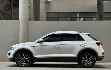 Volkswagen T-Roc I, 2023 год, 1 697 000 рублей, 3 фотография