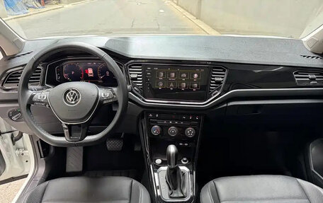 Volkswagen T-Roc I, 2023 год, 1 697 000 рублей, 10 фотография