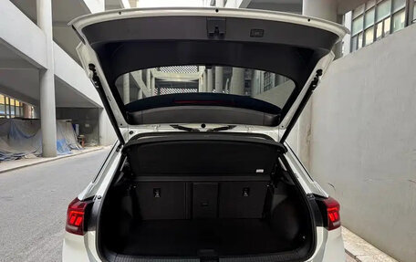 Volkswagen T-Roc I, 2023 год, 1 697 000 рублей, 7 фотография