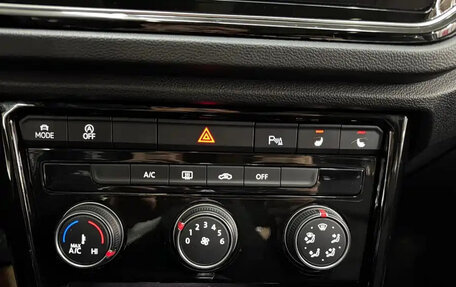 Volkswagen T-Roc I, 2023 год, 1 697 000 рублей, 16 фотография