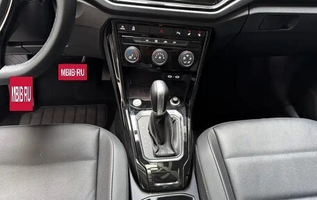 Volkswagen T-Roc I, 2023 год, 1 697 000 рублей, 13 фотография