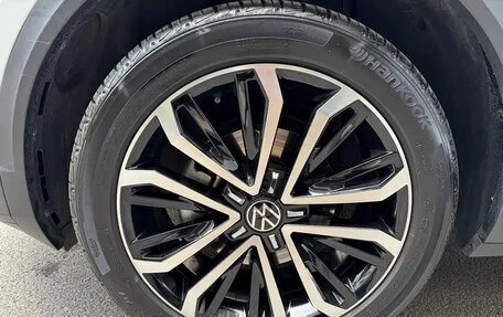 Volkswagen T-Roc I, 2023 год, 1 697 000 рублей, 26 фотография