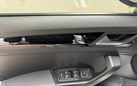 Volkswagen T-Roc I, 2023 год, 1 697 000 рублей, 23 фотография