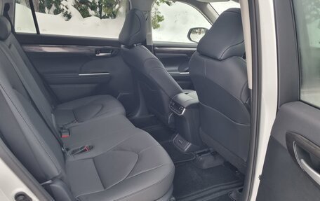 Toyota Highlander, 2025 год, 5 300 000 рублей, 28 фотография