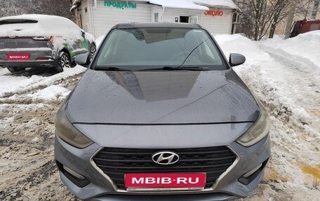 Hyundai Solaris II рестайлинг, 2018 год, 800 000 рублей, 1 фотография