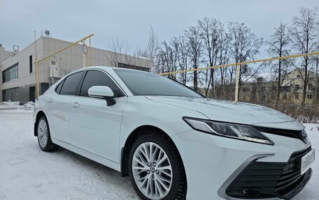 Toyota Camry, 2021 год, 3 200 000 рублей, 2 фотография