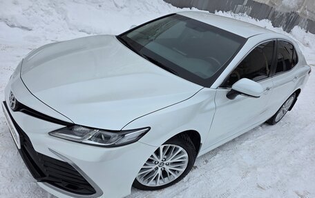 Toyota Camry, 2021 год, 3 200 000 рублей, 4 фотография