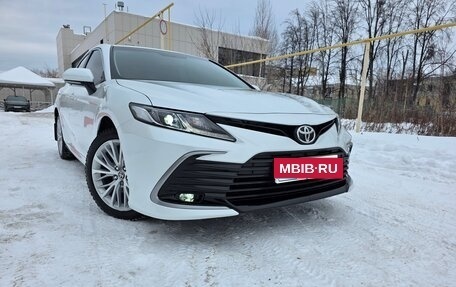 Toyota Camry, 2021 год, 3 200 000 рублей, 10 фотография