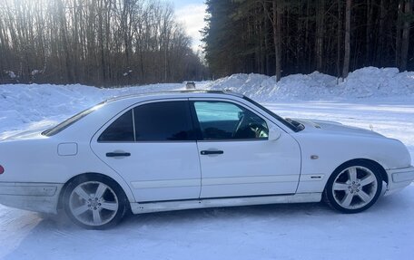 Mercedes-Benz E-Класс, 1995 год, 250 000 рублей, 2 фотография