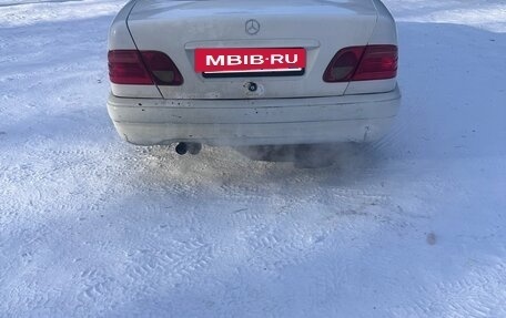 Mercedes-Benz E-Класс, 1995 год, 250 000 рублей, 4 фотография