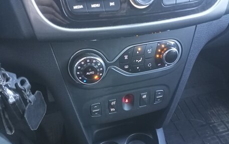 Renault Sandero II рестайлинг, 2017 год, 900 000 рублей, 16 фотография