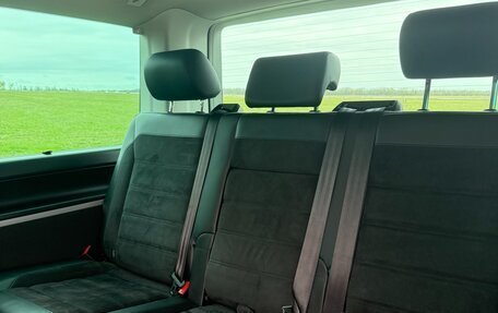 Volkswagen Multivan T6 рестайлинг, 2016 год, 3 550 000 рублей, 6 фотография