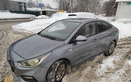 Hyundai Solaris II рестайлинг, 2018 год, 800 000 рублей, 3 фотография