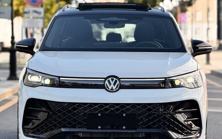 Volkswagen Tiguan, 2025 год, 4 725 000 рублей, 3 фотография