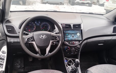 Hyundai Solaris II рестайлинг, 2015 год, 620 000 рублей, 5 фотография