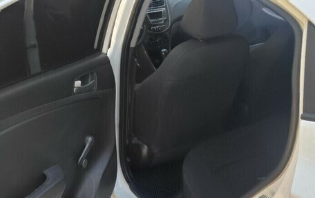 Hyundai Solaris II рестайлинг, 2016 год, 800 000 рублей, 6 фотография