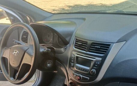 Hyundai Solaris II рестайлинг, 2016 год, 800 000 рублей, 8 фотография