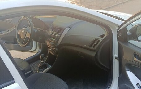 Hyundai Solaris II рестайлинг, 2016 год, 800 000 рублей, 7 фотография