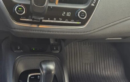 Toyota Corolla, 2019 год, 1 900 000 рублей, 13 фотография