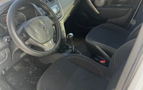 Renault Logan II, 2018 год, 530 000 рублей, 7 фотография