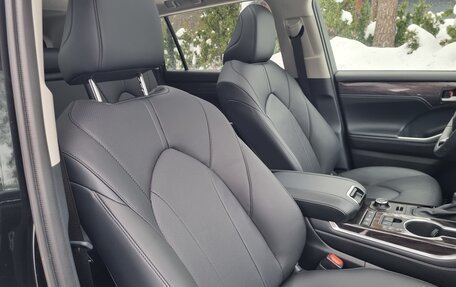 Toyota Highlander, 2025 год, 5 290 000 рублей, 24 фотография