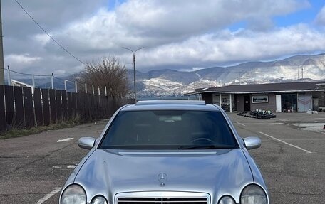 Mercedes-Benz E-Класс, 1996 год, 1 750 000 рублей, 3 фотография