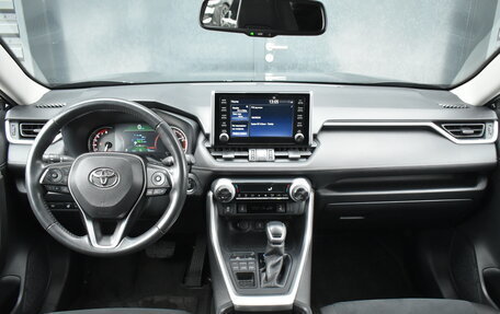 Toyota RAV4, 2021 год, 3 850 000 рублей, 14 фотография