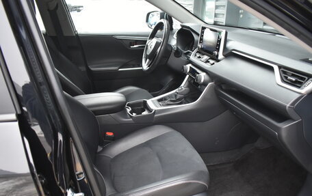 Toyota RAV4, 2021 год, 3 850 000 рублей, 12 фотография