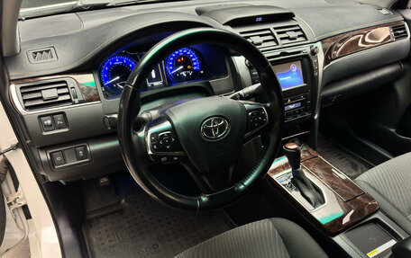 Toyota Camry, 2017 год, 2 800 000 рублей, 13 фотография