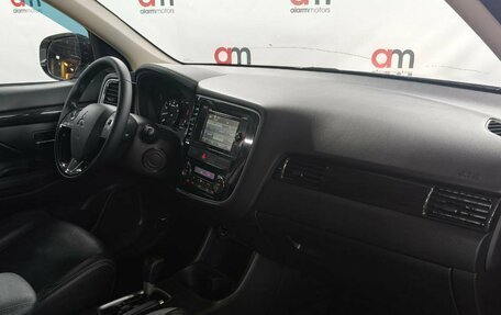 Mitsubishi Outlander III рестайлинг 3, 2016 год, 1 749 000 рублей, 12 фотография