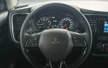 Mitsubishi Outlander III рестайлинг 3, 2016 год, 1 749 000 рублей, 11 фотография