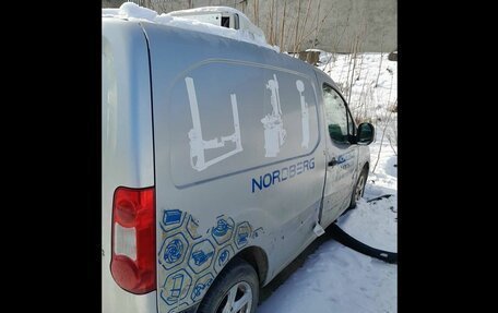 Peugeot Partner II рестайлинг 2, 2010 год, 323 000 рублей, 4 фотография