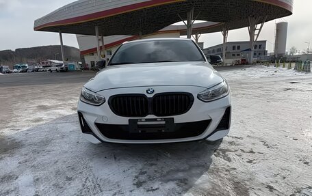 BMW 1 серия, 2022 год, 1 800 000 рублей, 4 фотография