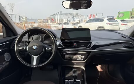 BMW 1 серия, 2022 год, 1 800 000 рублей, 12 фотография