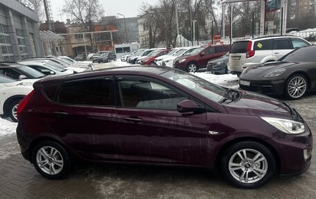 Hyundai Solaris II рестайлинг, 2013 год, 823 000 рублей, 3 фотография