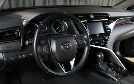 Toyota Camry, 2018 год, 2 319 000 рублей, 6 фотография