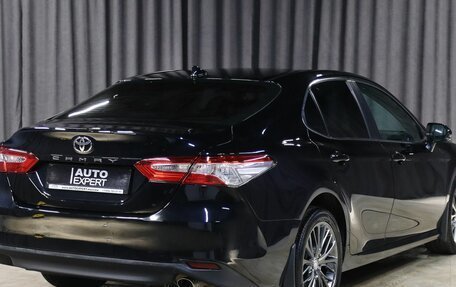Toyota Camry, 2018 год, 2 319 000 рублей, 2 фотография
