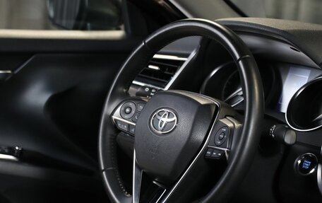 Toyota Camry, 2018 год, 2 319 000 рублей, 10 фотография